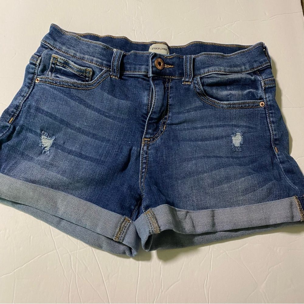 Sneak peek cuffed denim shorts mid rise medium wash stretchy size M